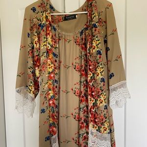 Women’s size small kimono. Perfect for fall!